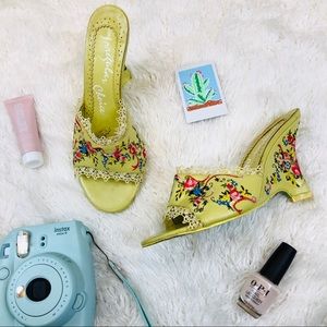 Irregular choice Okra Bird Sandals size 8.5